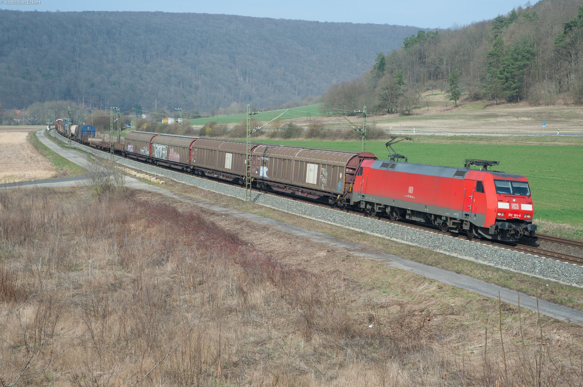 152 104-6 mit einem gemischten Güterzug bei Harrbach Richtung Würzburg, 16.03.2017
