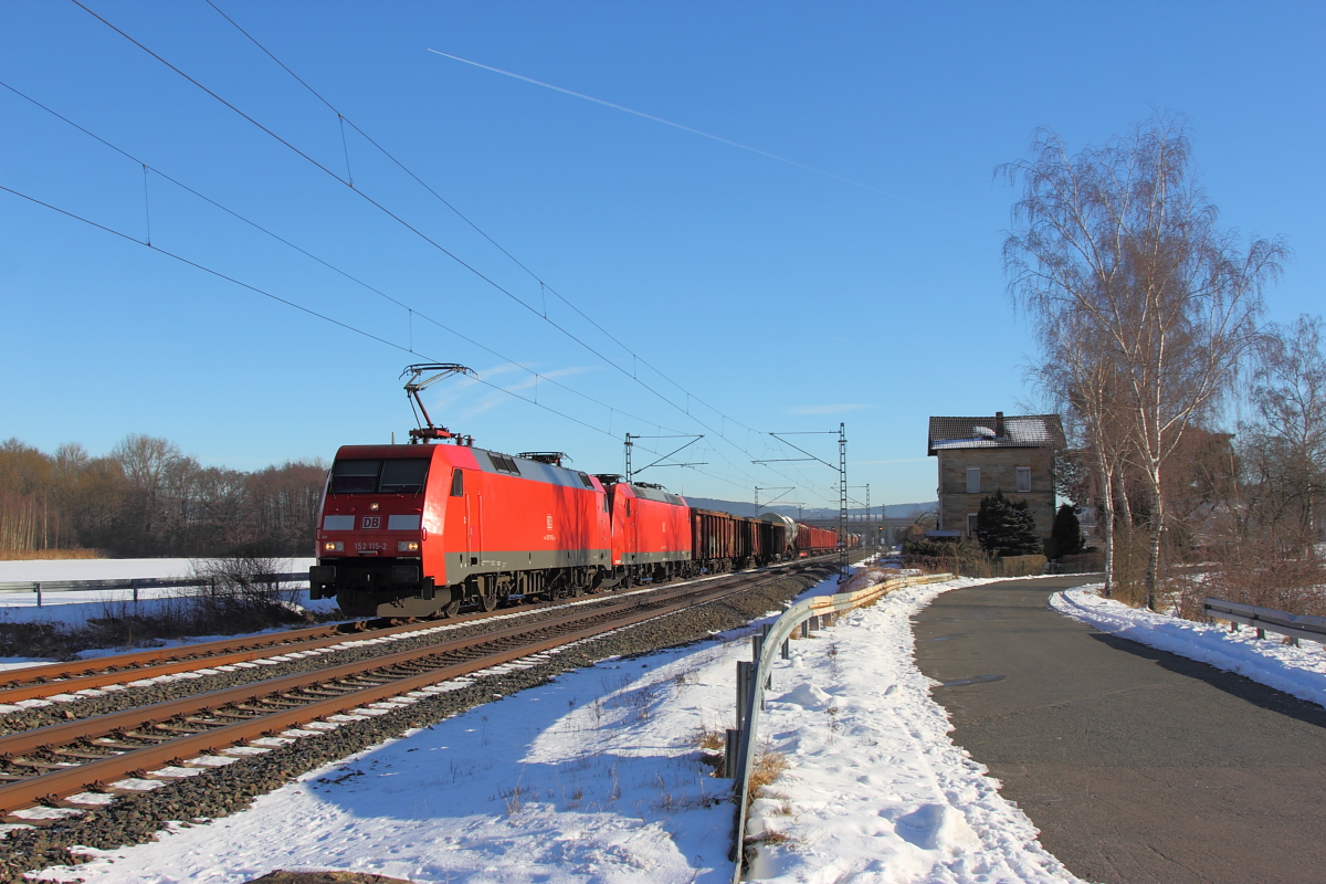 152 115-2 und 185 169-0 DB Cargo bei Oberlangenstadt am 20.01.2017.