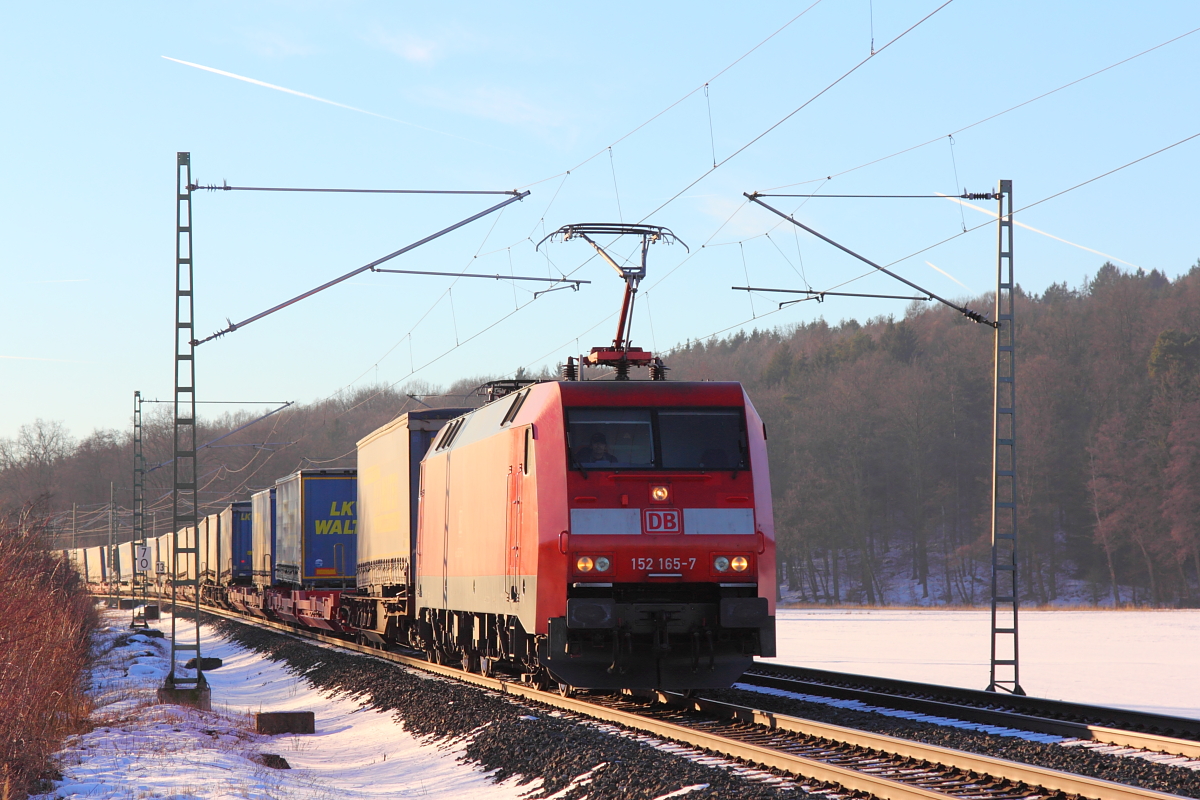 152 165-7 DB Cargo bei Unterlangenstadt am 20.01.2017.