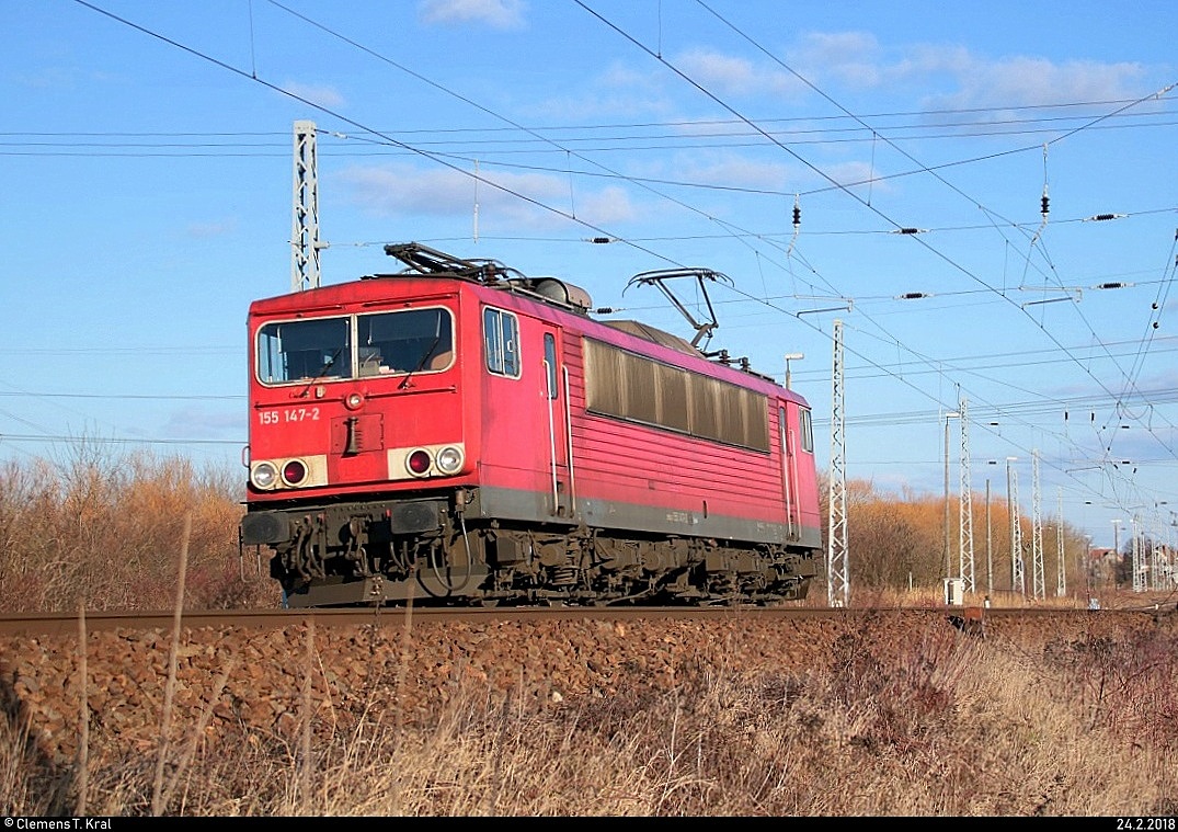 155 147-2 DB als Tfzf fährt am Roßgraben in Angersdorf auf der Bahnstrecke Halle–Hann. Münden (KBS 590) Richtung Sangerhausen. [24.2.2018 | 16:06 Uhr]