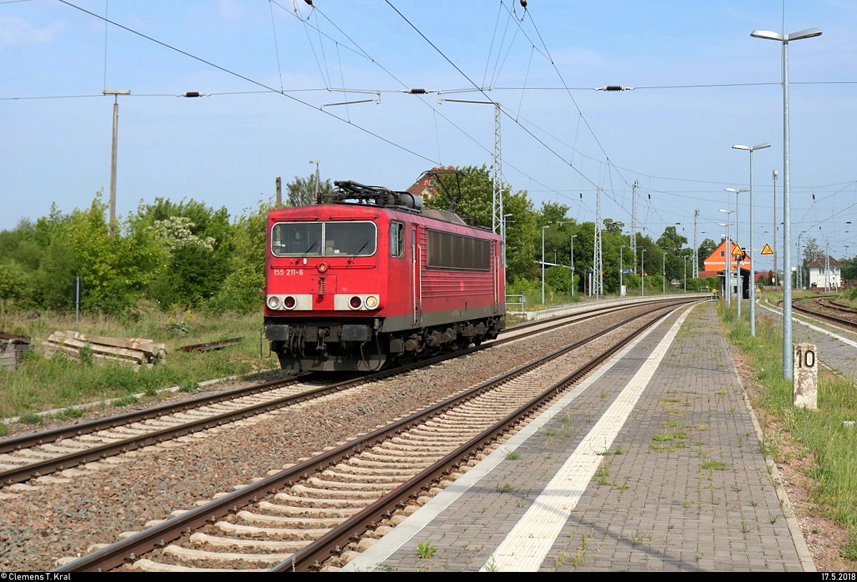 155 211-6 der Railpool GmbH als Tfzf durchfährt den Bahnhof Angersdorf auf der Bahnstrecke Halle–Hann. Münden (KBS 590) Richtung Teutschenthal.
[17.5.2018 | 16:05 Uhr]