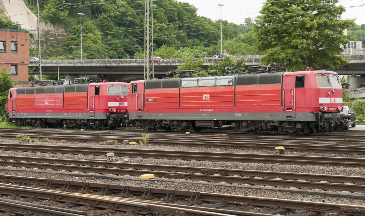 181 210 und 181 214 (Mosel) warten auf einsatz in Koblenz am 26 05 2014.