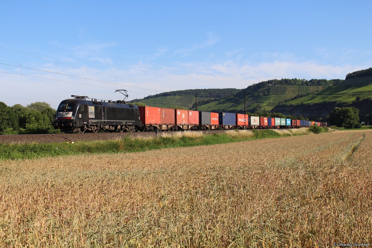 182 527 MRCE mit einem Containerzug bei Himmelstadt am 21.06.2018
