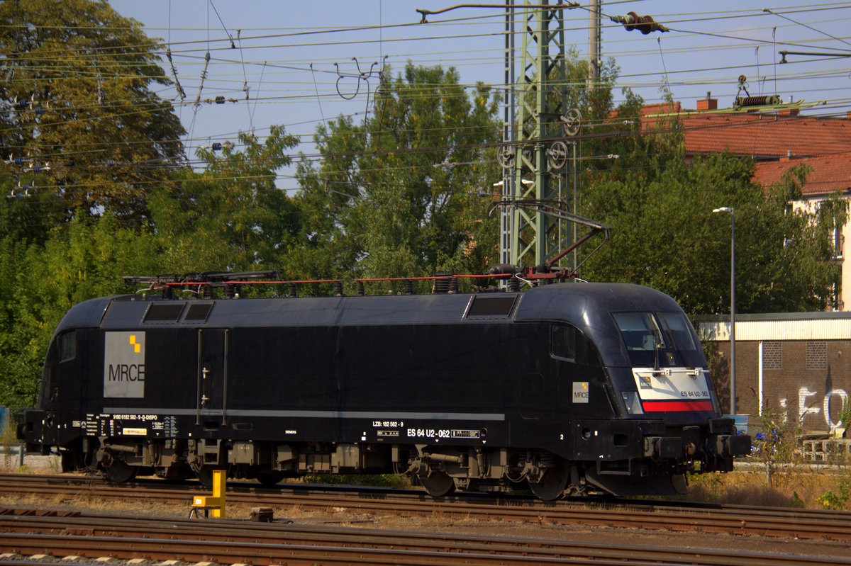 182 562-9 von MRCE rangiert in Aachen-West. 
Aufgenommen vom Bahnsteig in Aachen-West. 
Bei Sommerwetter am Nachmittag vom 3.8.2018.
