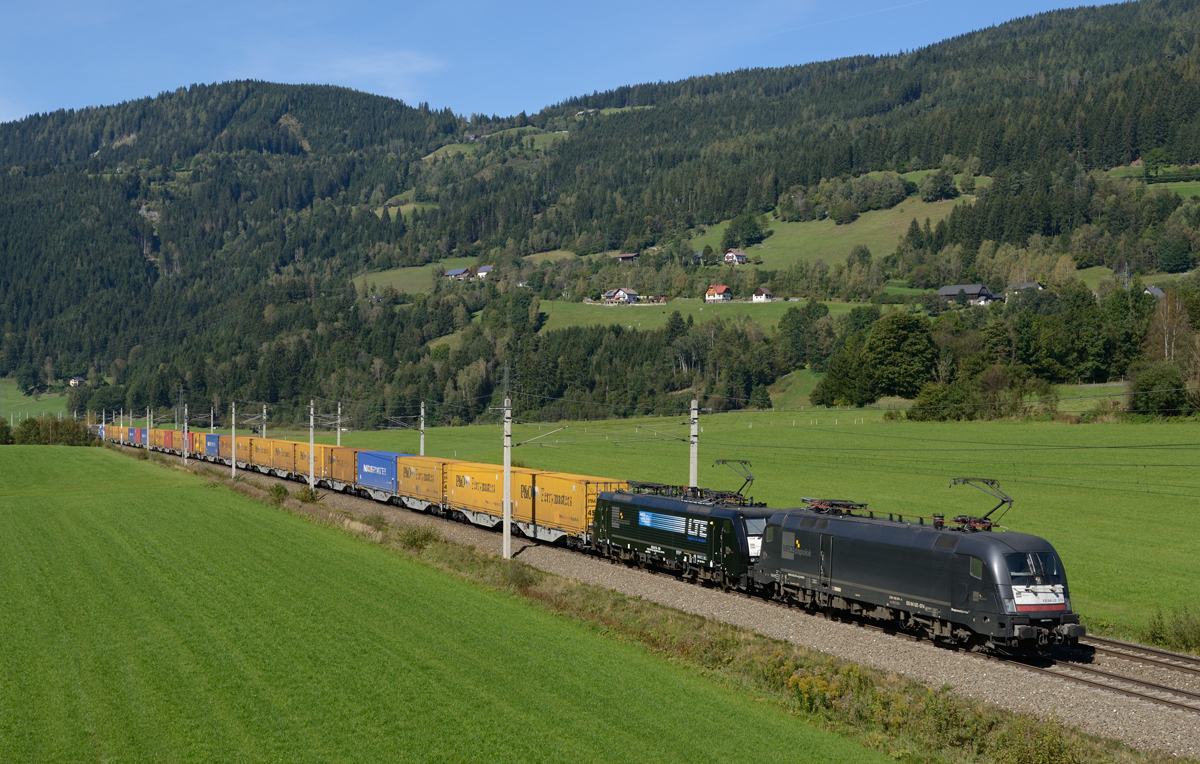 182 574 und 189 156 gaben sich am 25. September 2016 vor dem LTE 40523 die Ehre und wurden von wurden von mir bei Trieben fotografiert.