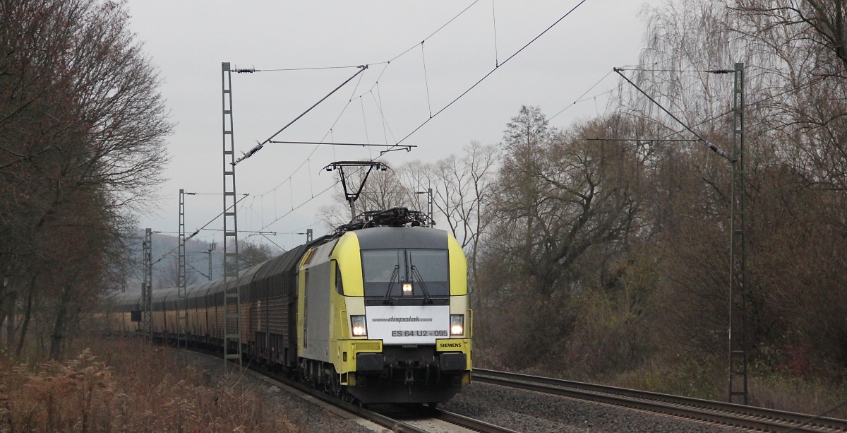 182 595 (ES 64 U23-095) mit ARS-Autotransportwagen in Fahrtrichtung Süden. Aufgenommen am 27.11.2013 in Wehretal-Reichensachsen.