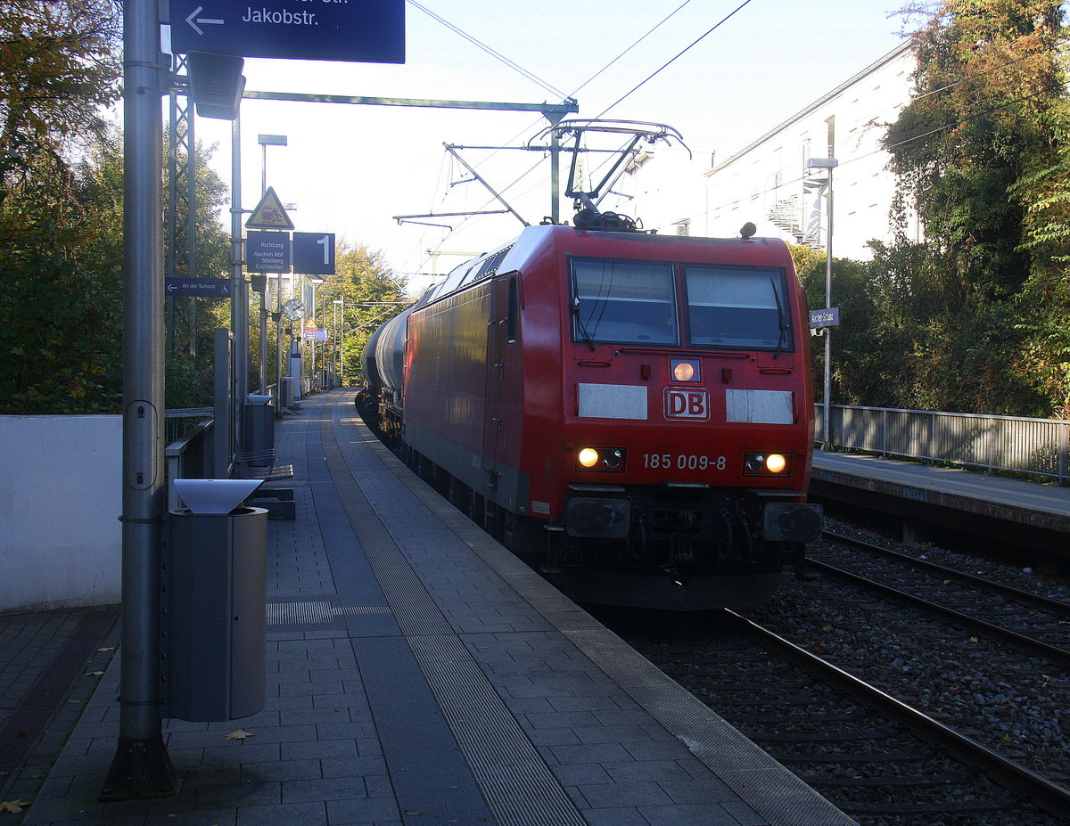 185 009-8 DB  kommt aus Richtung Aachen-West mit einem Silozug aus Herentals(B) nach Augsburg(D) und fährt durch Aachen-Schanz in Richtung Aachen-Hbf,Aachen-Rothe-Erde,Stolberg-Hbf(Rheinland)Eschweiler-Hbf,Langerwehe,Düren,Merzenich,Buir,Horrem,Kerpen-Köln-Ehrenfeld,Köln-West,Köln-Süd. 
Aufgenommen vom Bahnsteig von Aachen-Schanz. 
Bei schönem Herbstwetter am Nachmittag vom 4.11.2017.