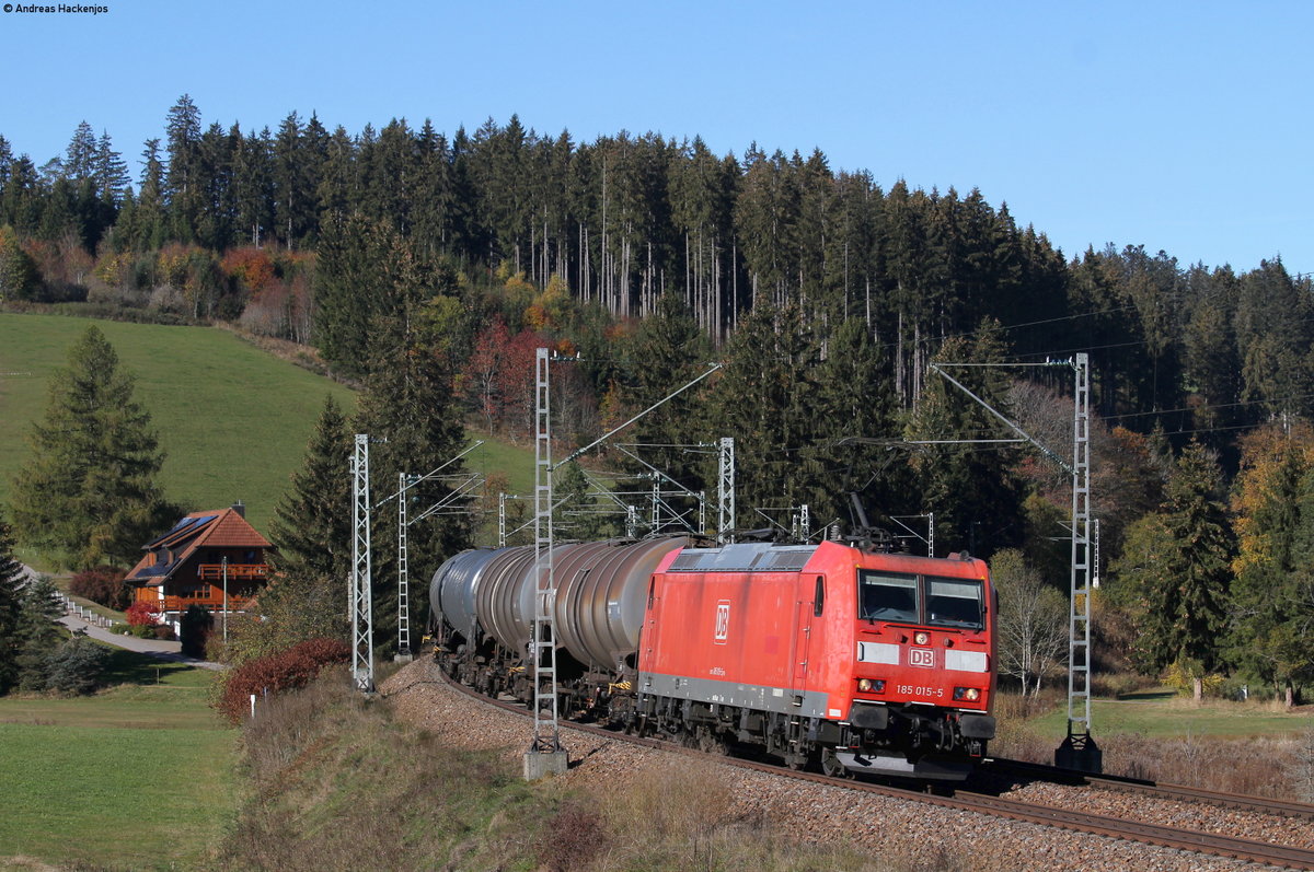 185 015-5 mit dem GC 60482 (Karlsruhe Raffiniere-Rammelswiesen) bei St.Georgen 26.10.18