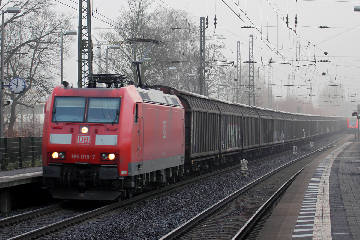 185 019-7 durchfährt Recklinghausen-Süd 17.1.2015
