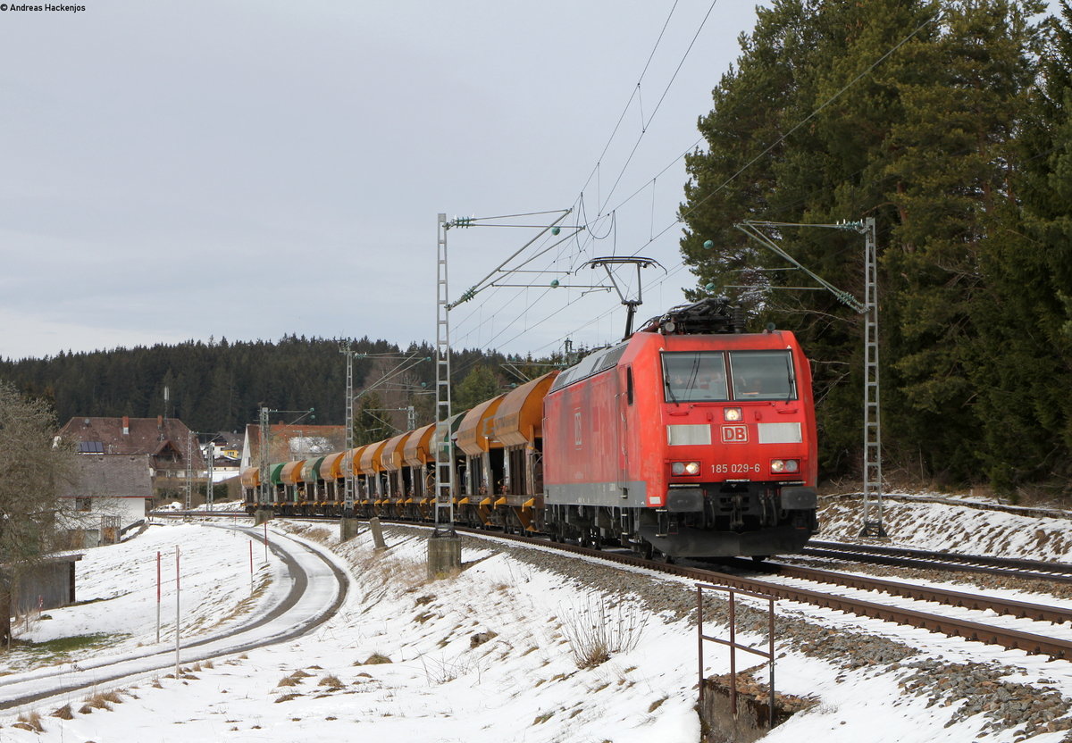 185 029-6 mit dem GB 60507 (Friesenheim(Baden)-Villingen(Schwarzw)) bei Peterzell 12.3.19