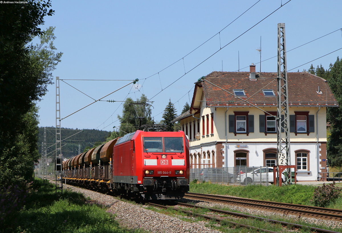 185 044-5 mit dem GB 60941 (Friesenheim(Baden)-Villingen(Schwarzw)) bei Peterzell 2.8.18