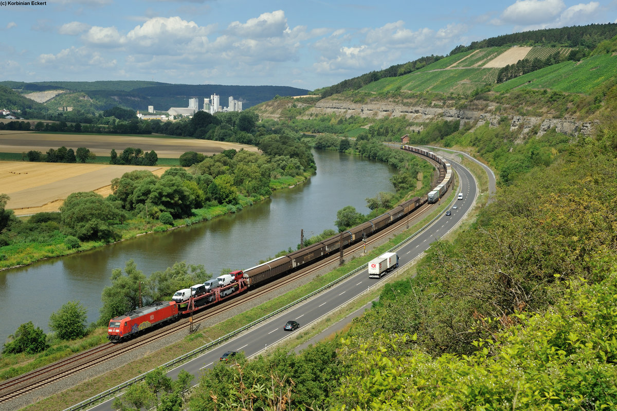 185 056 mit einem gemischten Güterzug bei Himmelstadt Richtung Würzburg, 23.07.2015