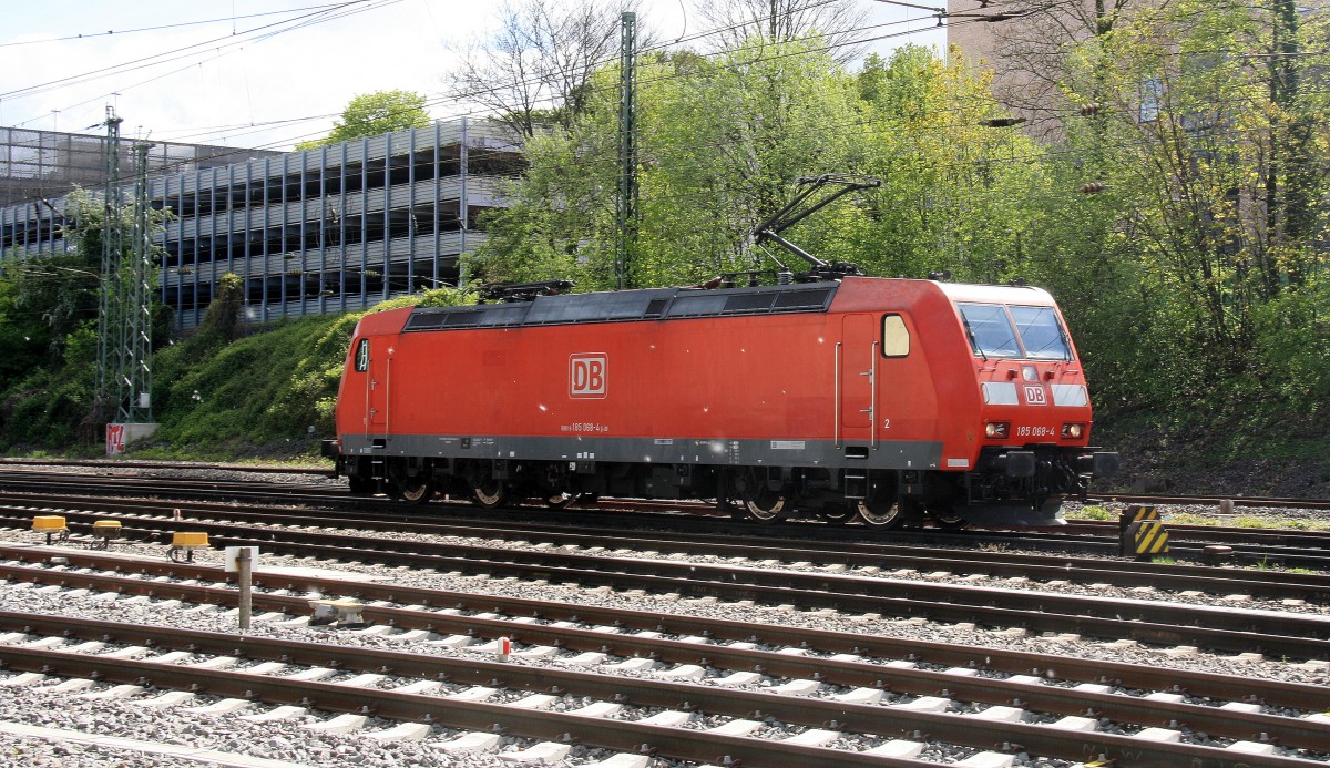 185 068-4 DB rangiert in Aachen-West bei Sonne und Wolken am Nachmittag vom 18.4.2014.
