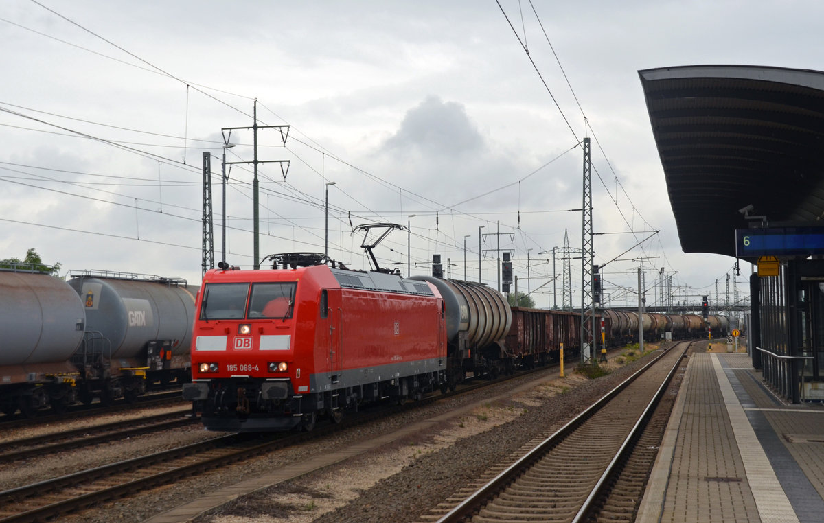 185 068 musste am 24.06.18 in Bitterfeld pausieren. Der Zug hatte in Dessau einen Koffer zweier Reisender mit mitgezogen; in Bitterfeld wurde der Koffer von der angeforderten Bundespolizei an die Eigentümer zurück gegeben.