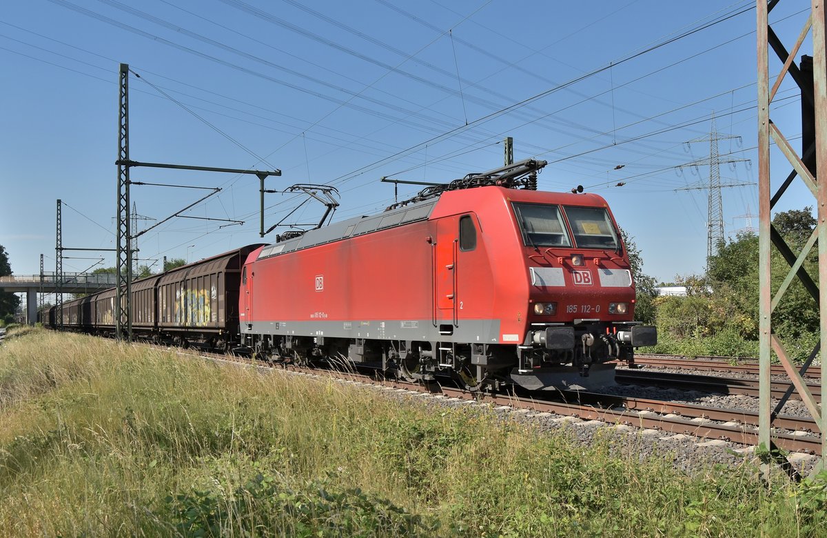 185 112-8 mit Schiebewandwagen gen Ratingen durch Lintorf am 3.7.2018.