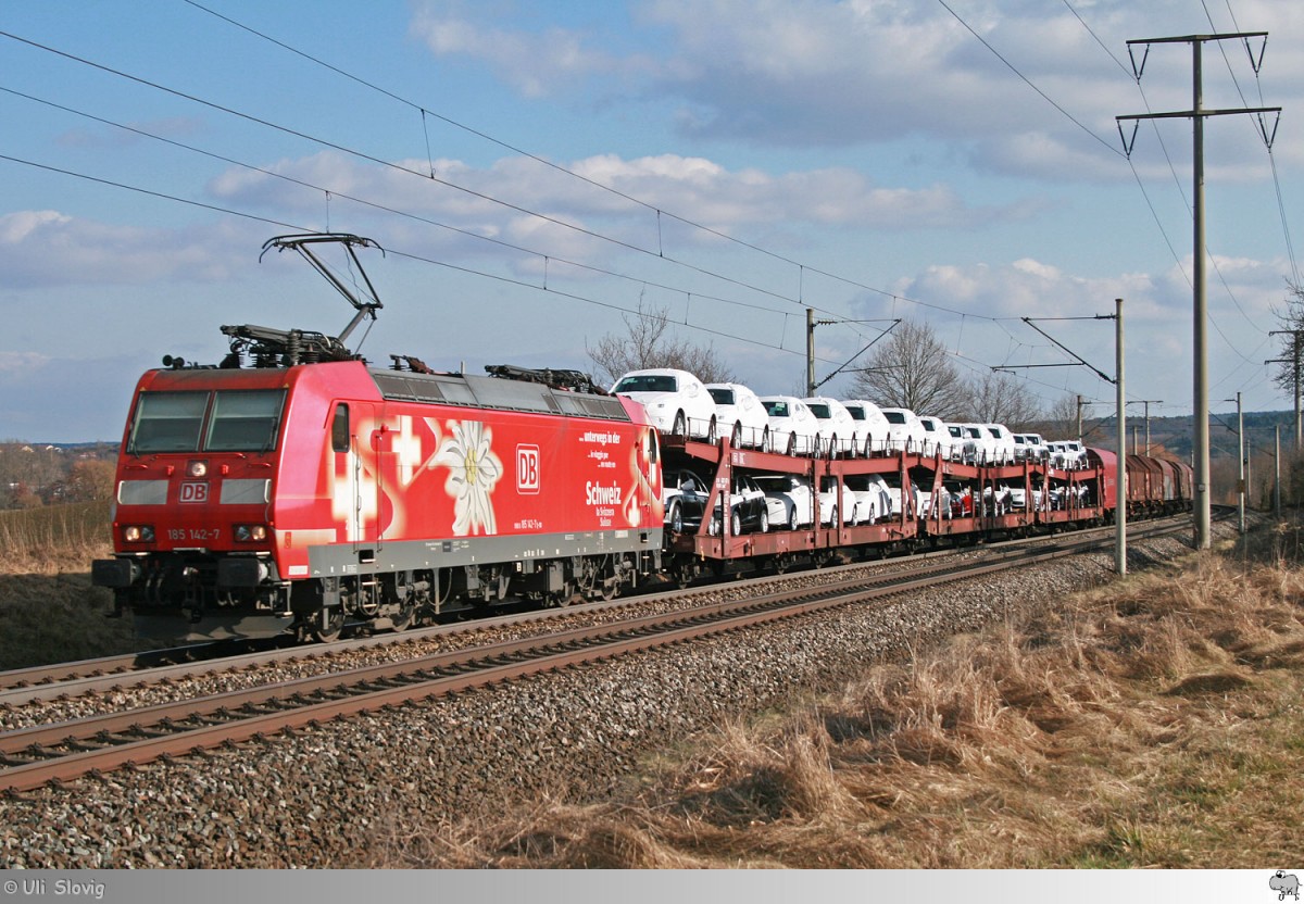 185 142-7 der Deutschen Bahn mit einem gemischten Güterzug am Haken. Die Aufnahme entstand am 12. März 2015 kurz hinter Neustadt an der Aisch.
