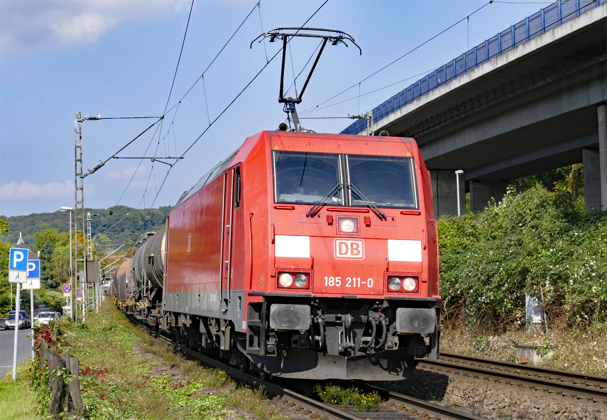 185 211-0 mit gem. Güterzug durch Königswinter - 27.09.2017