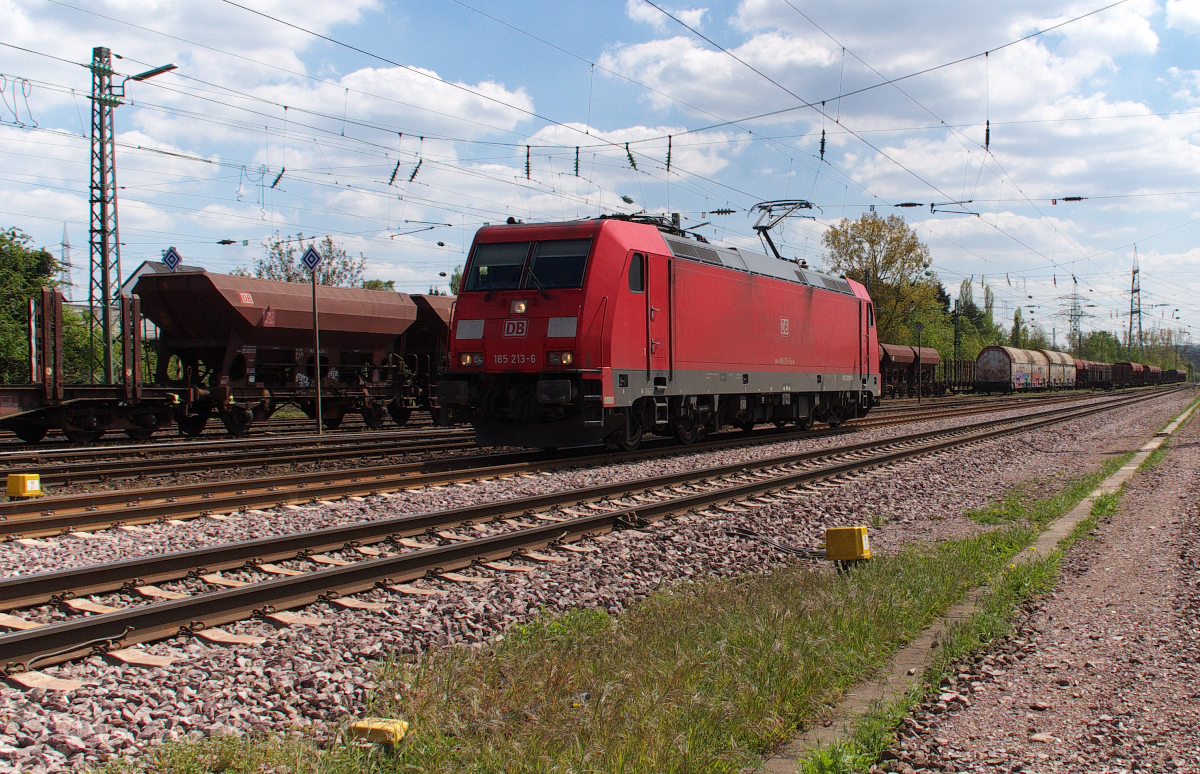 185 213 ist vom Bw Saarbrücken aus unterwegs zur Dillinger Hütte. 04.05.2016 Bahnstrecke 3230 Saarbrücken - Karthaus in Ensdorf Saar.