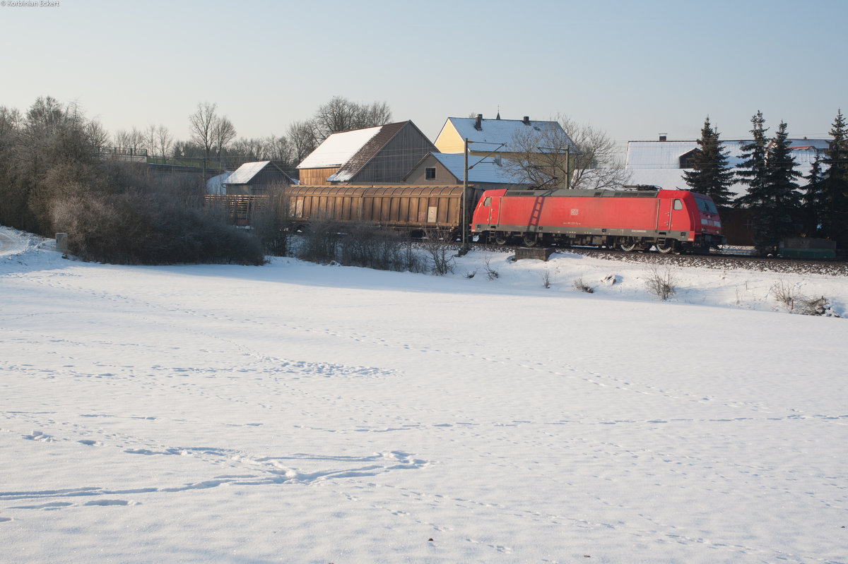 185 235-9 mit einem gemischten Güterzug bei Edlhausen Richtung Nürnberg, 21.01.2017