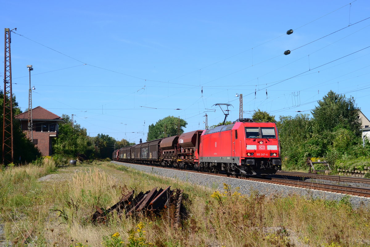 185 247 mit gemischten Güterzug am 07.09.2016 in Banteln