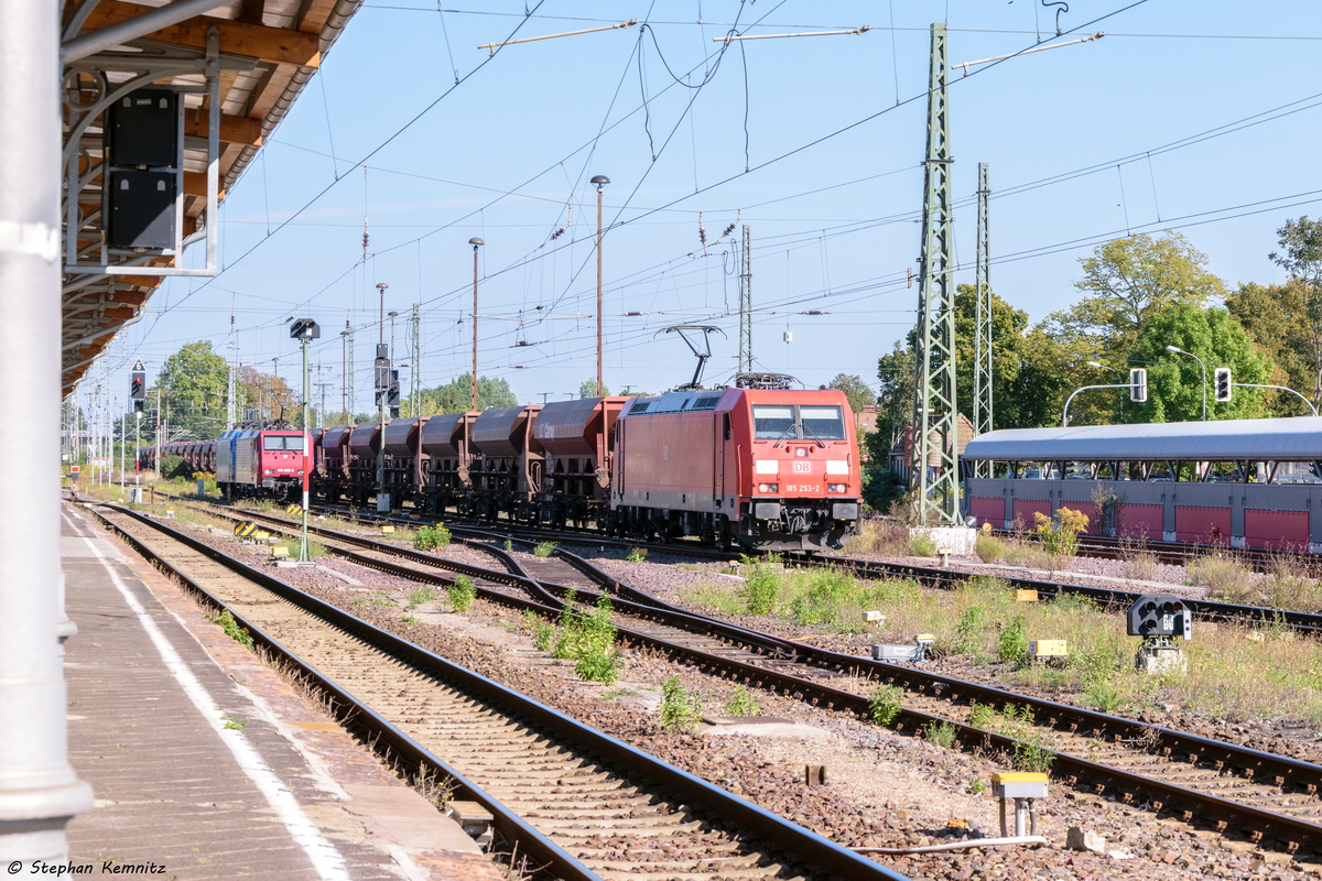 185 253-2 DB Cargo mit dem Ganzzug GB 60842 in Stendal. 15.09.2016