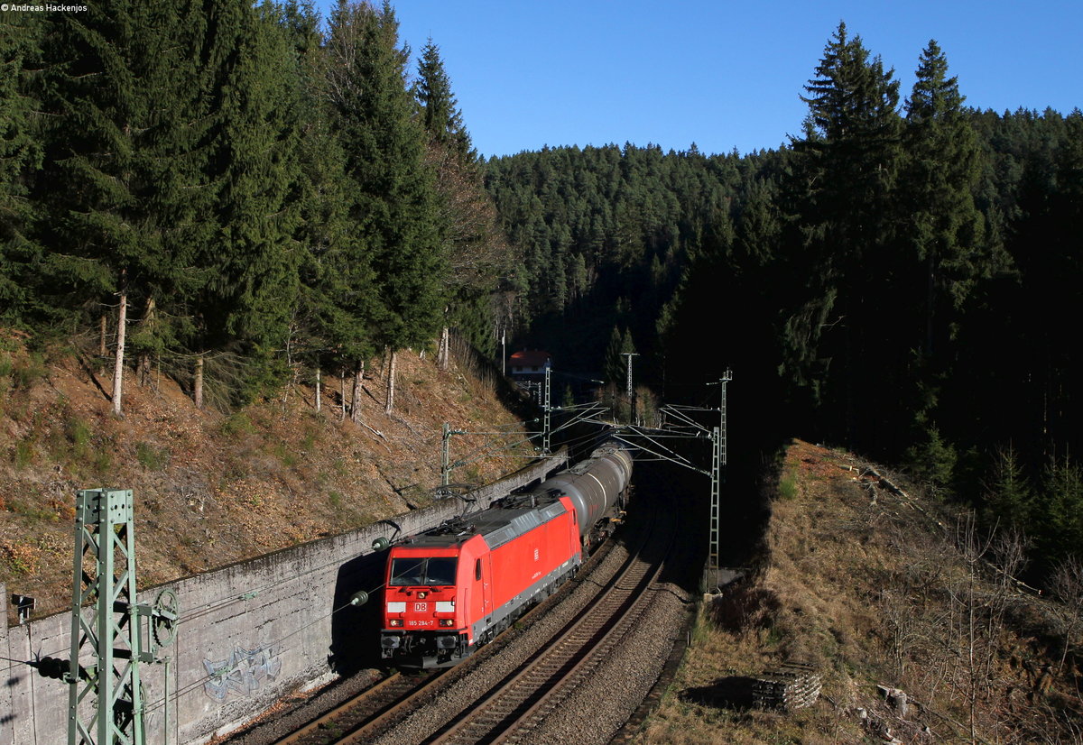 185 284-7 mit dem GC 60483 (Villingen(Schwarzw)-Karlsruhe Raffiere) bei Nußbach 29.11.16