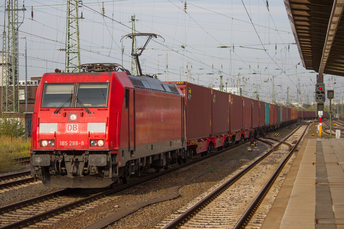 185 288-8 durchfahrt Bremen Hbf mit einem Containerzug. 17.10.2018 