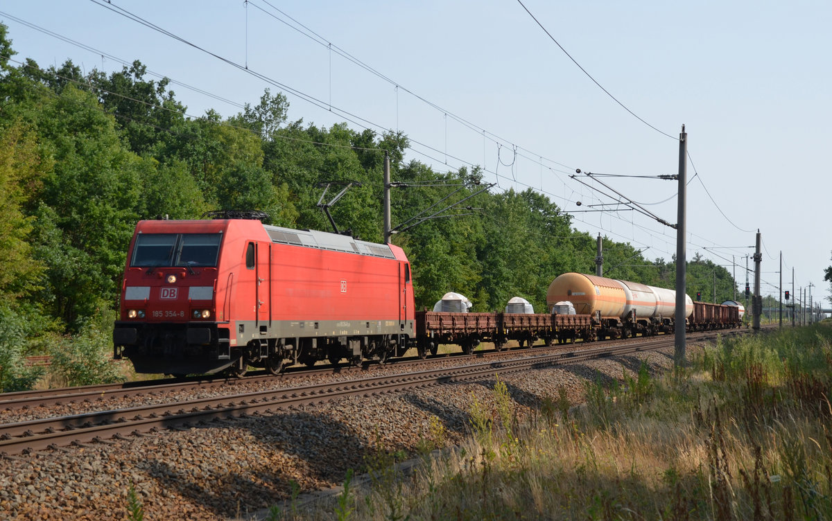 185 354 führte am 20.07.18 einen modellbahngerechten Güterzug durch Burgkemnitz Richtung Bitterfeld.