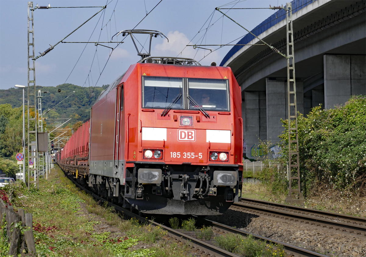 185 355-5 Güterzug durch Königswinter - 27.09.2017