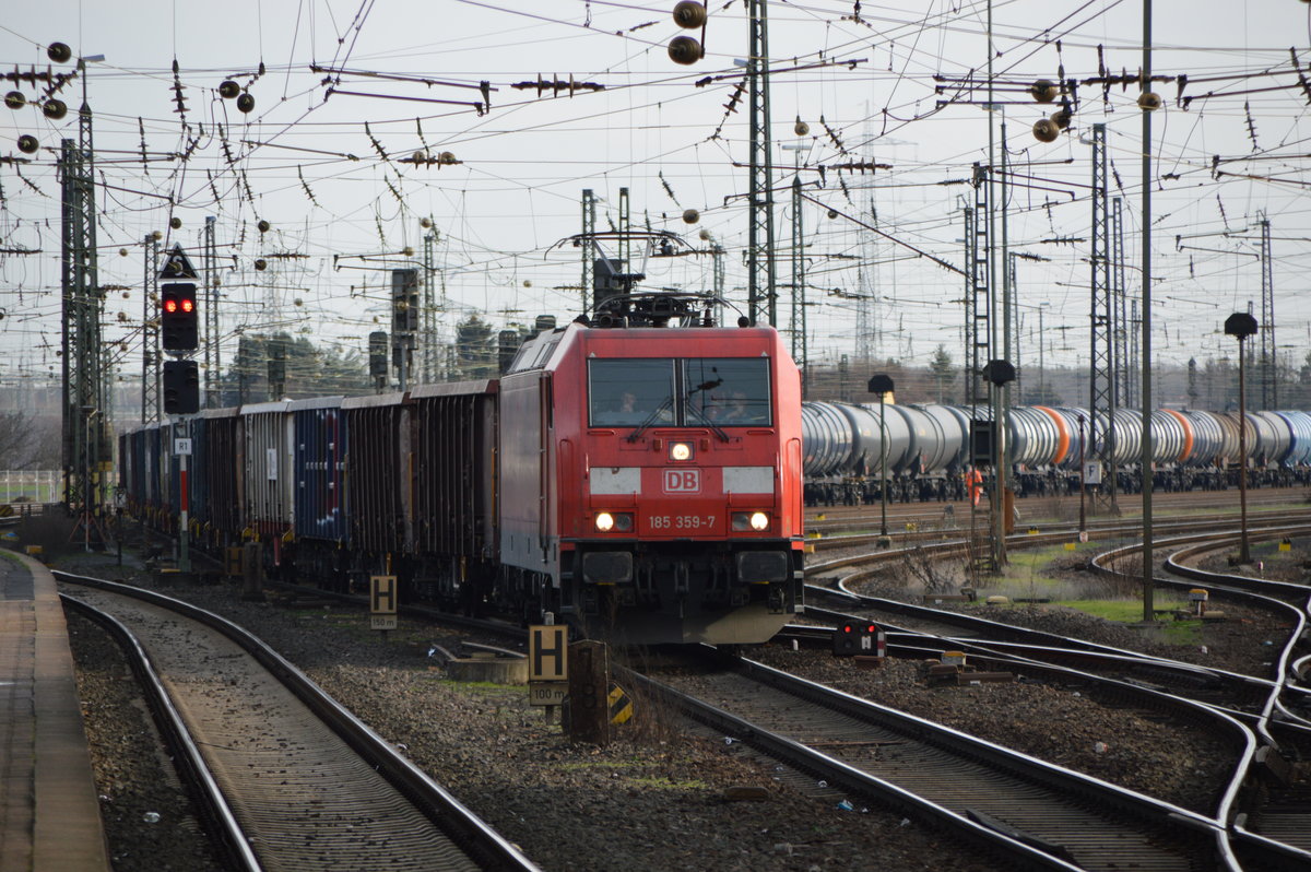 185 359-7 in Mainz Bischofsheim

Aufnahme Datum: 16.01.2019

Aufnahme Ort: Mainz Bischofsheim