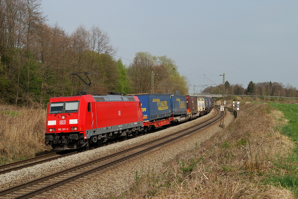 185 391 mit KLV-Zug bei Gutmart (01.04.2014)