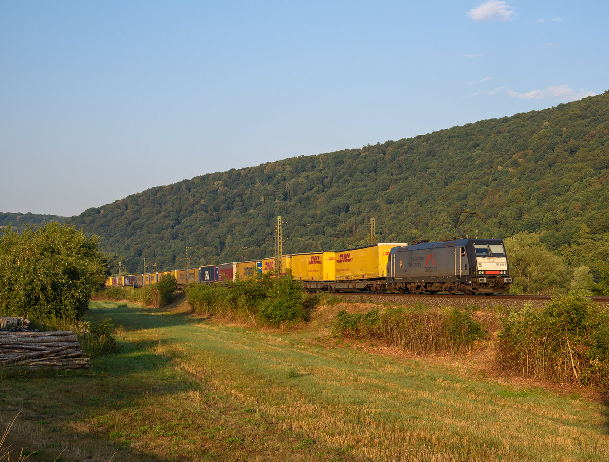 185 408 MRCE mit einem KLV in Richtung Norden.(Wernfeld 4.8.2018).