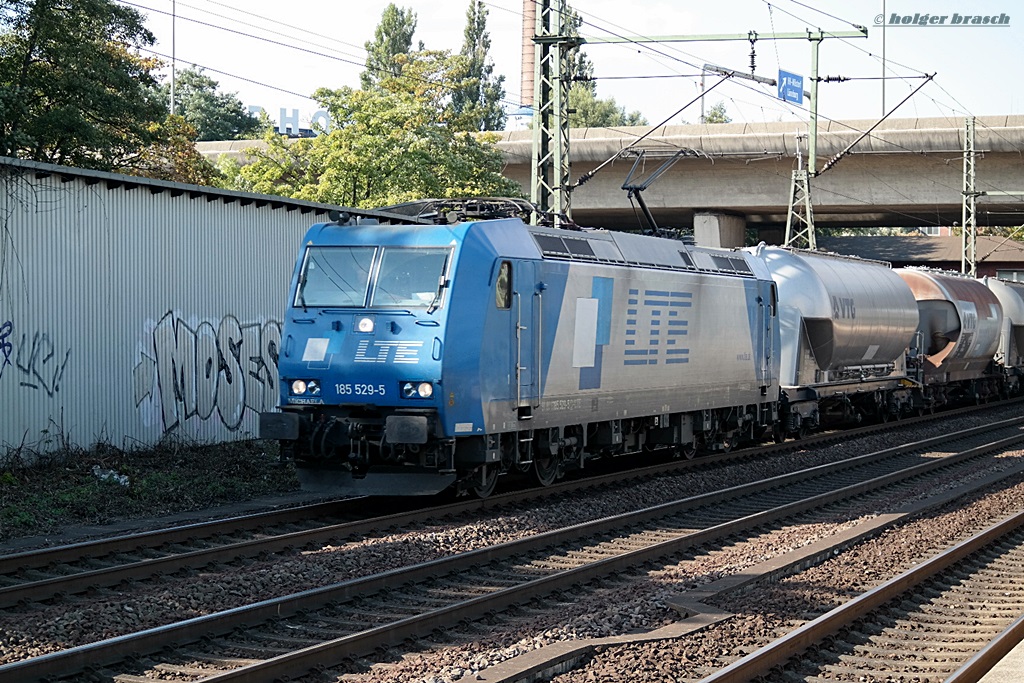 185 529-5 zog einen silozug am 01.10.13 durch hh-harburg