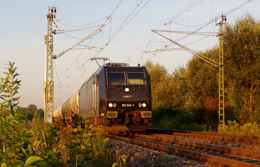 185 545 MRCE / MGW mit GATX Kesselwagenzug am 07.09.2013 bei Bad Staffelstein gen Kronach. 