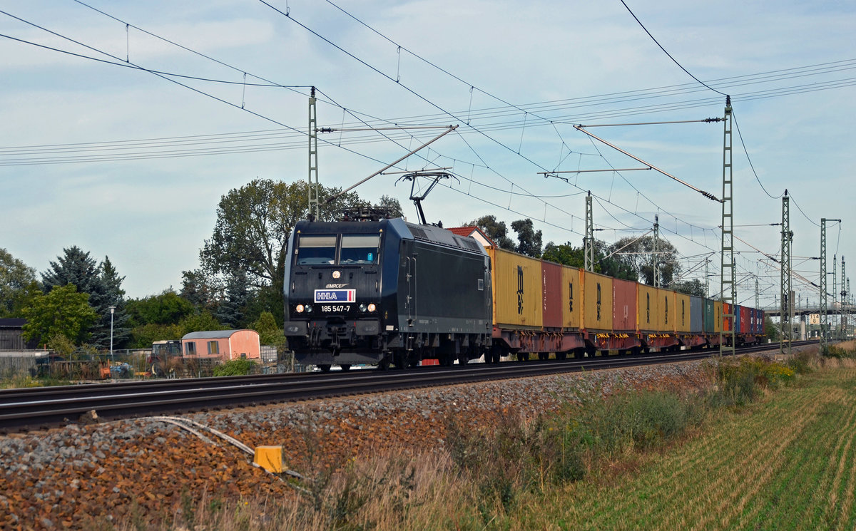 185 547, welche von Metrans für den innerdeutschen Verkehr angemietet wurde, rollte am 29.09.16 mit einem kurzen Containerzug durch Gräfenhainichen Richtung Bitterfeld. Ziel des Zuges war das Containerterminal in Leipzig-Wahren.