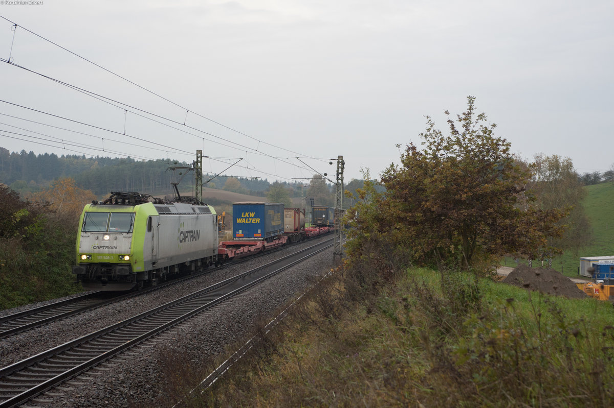 185 549-0 von Captrain mit einem KLV-Zug bei Fahlenbach Richtung München, 21.10.2017