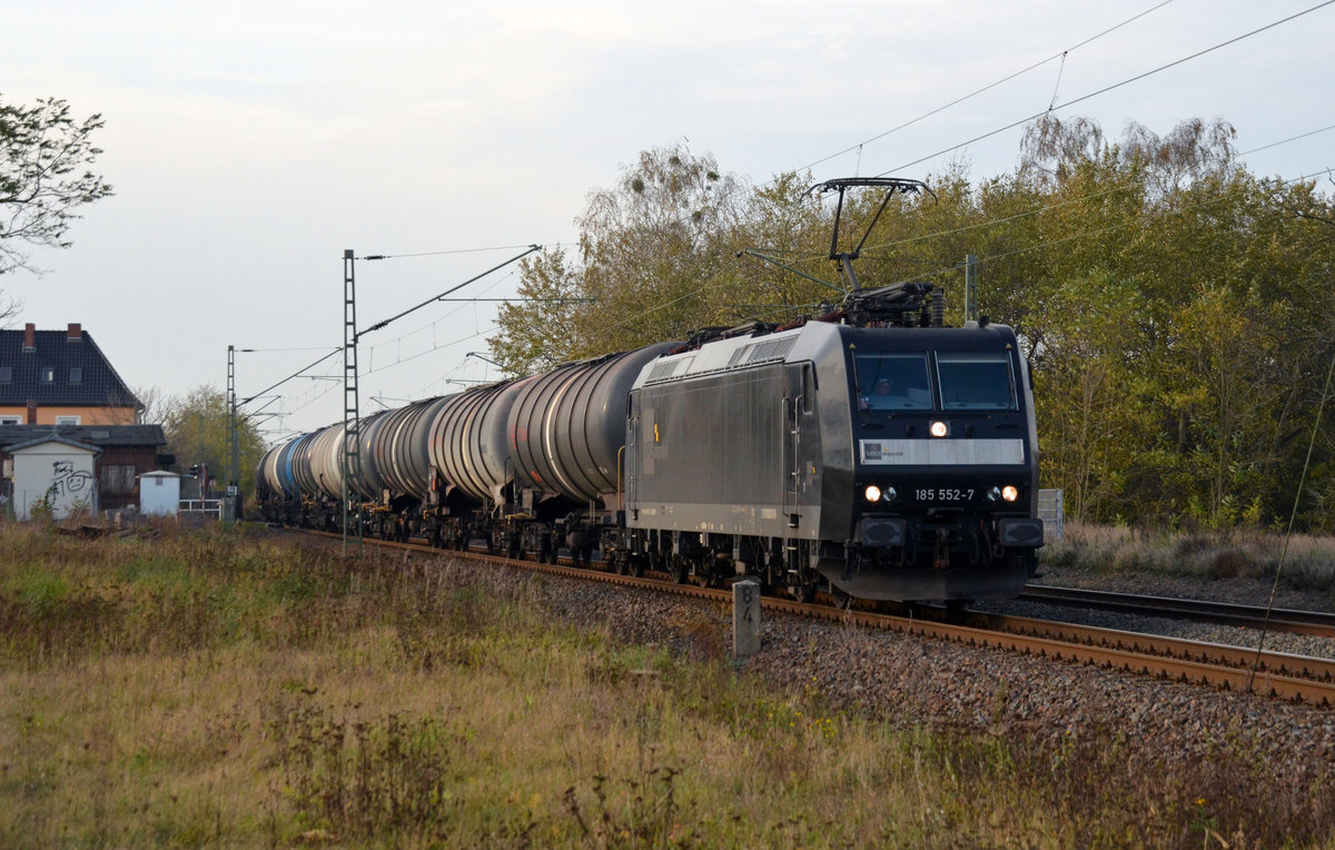 185 552 führte am 04.11.17 einen Kesselwagenzug durch Jütrichau Richtung Roßlau.