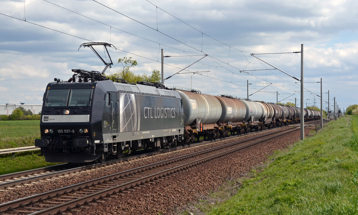 185 557 der CTL führte am 29.04.17 einen Kesselwagenzug durch Rodleben Richtung Magdeburg.
