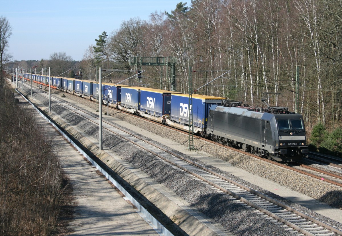 185 573 mit DGS 95439 (ERS, Lbeck Skandinavienkai–Ludwigshafen BASF) am 10.03.2014 zwischen Radbruch und Bardowick