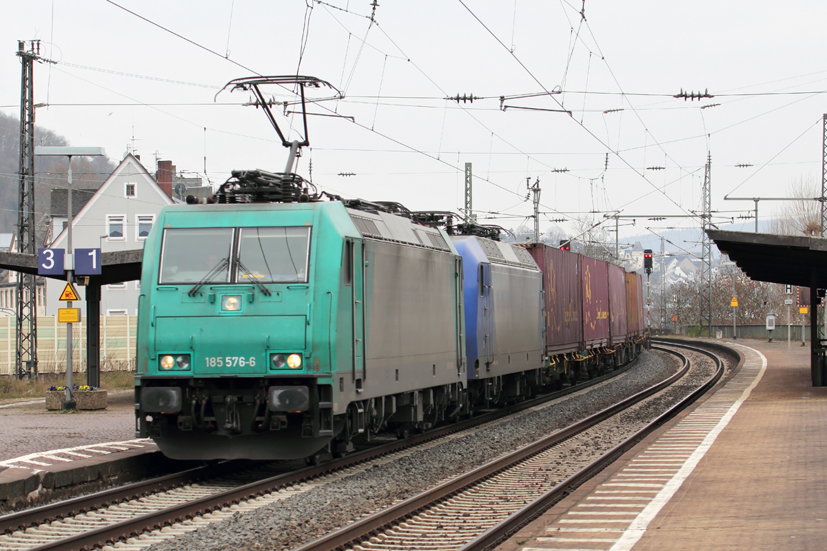 185 576-6 mit 145 098-0 durchfahren Koblenz-Ehrenbreitstein 12.3.2016