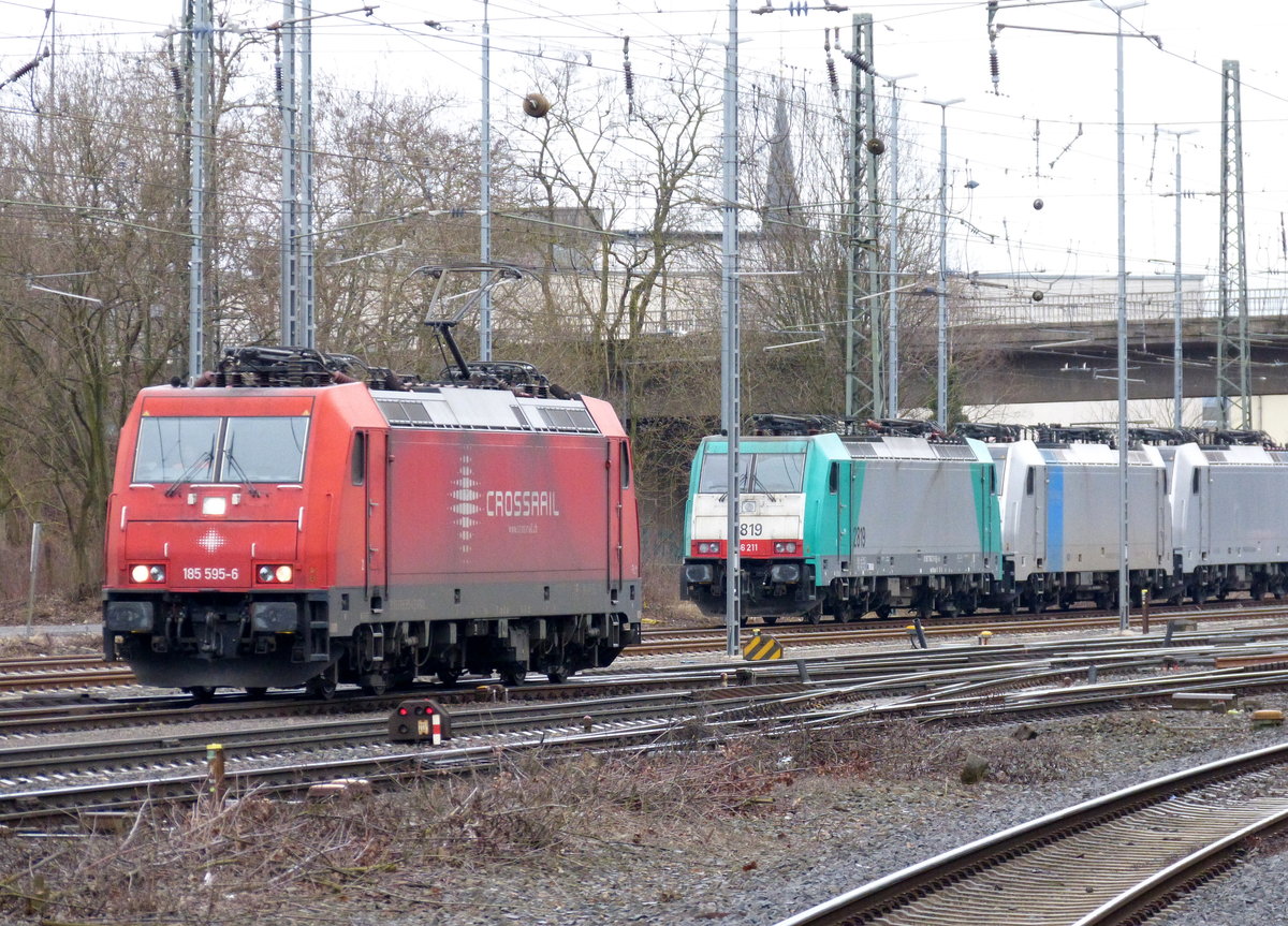 185 595-6  Ruth  von Crossrail rangiert in Aachen-West. 
Aufgenommen vom Bahnsteig in Aachen-West. 
Bei Regenwetter am Kalten Nachmittag vom 9.3.2018.