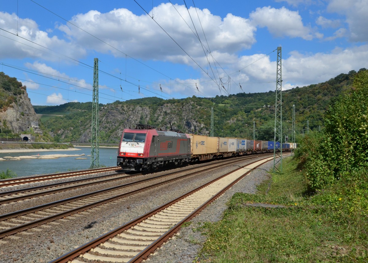 185 600 mit einem Containerzug am 10.09.2015 bei St. Goarshausen. 