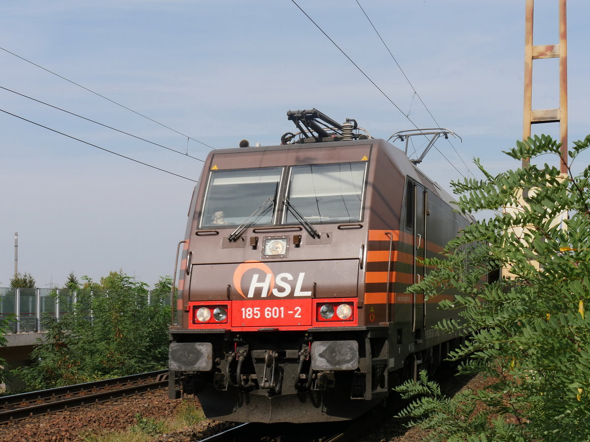 185 601 der HSL als Überraschung weil Falschfahrt von Radebeul-Naundorf kommend in Richtung Dresden kurz vor der Brücke über die Elbe; DD-Niederwartha, 20.09.2018
