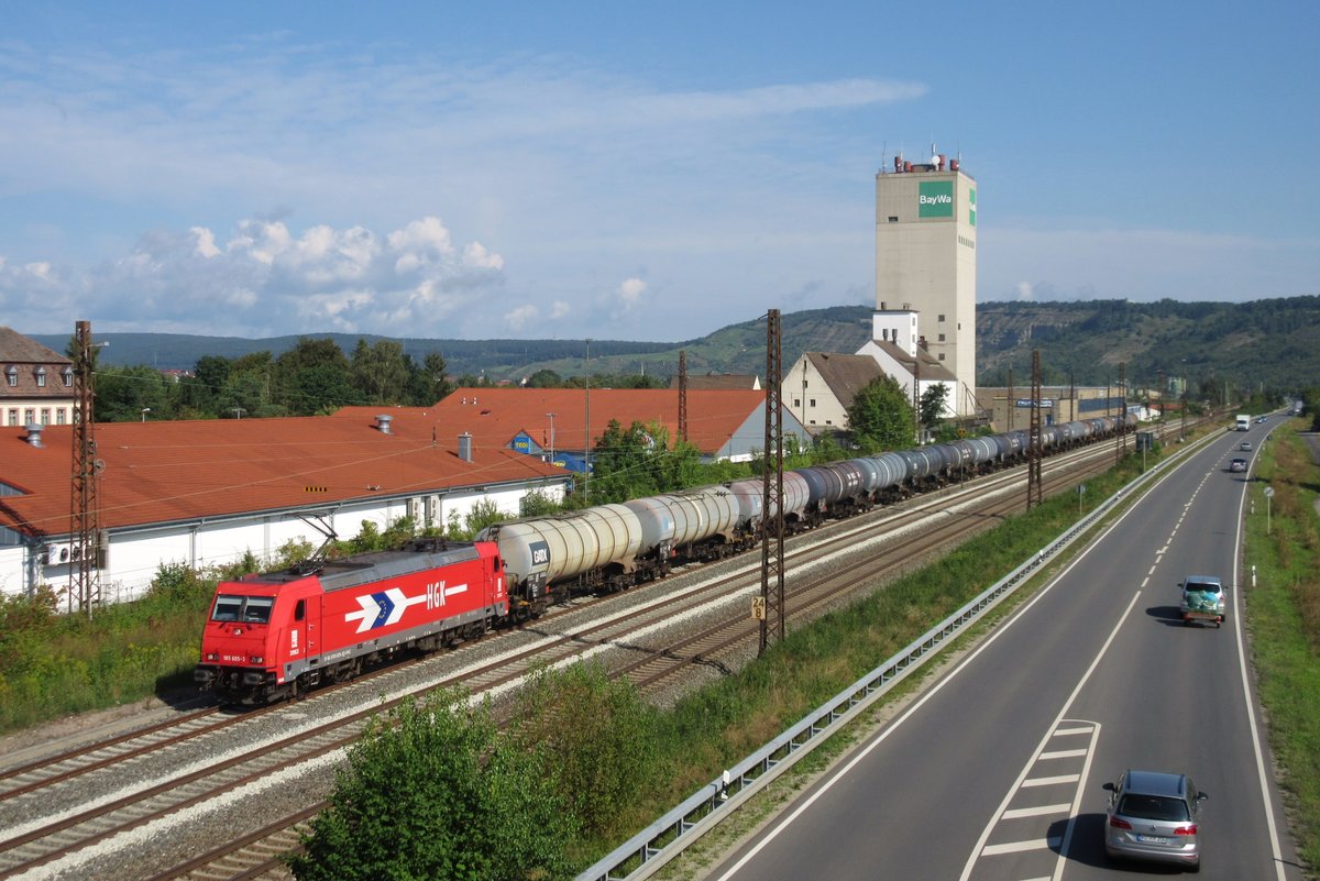 185 605-3 von RheinCargo zieht am 11.August 2016 einen Kesselzug durch Karlstadt(Main) in Richtung Wrzburg.