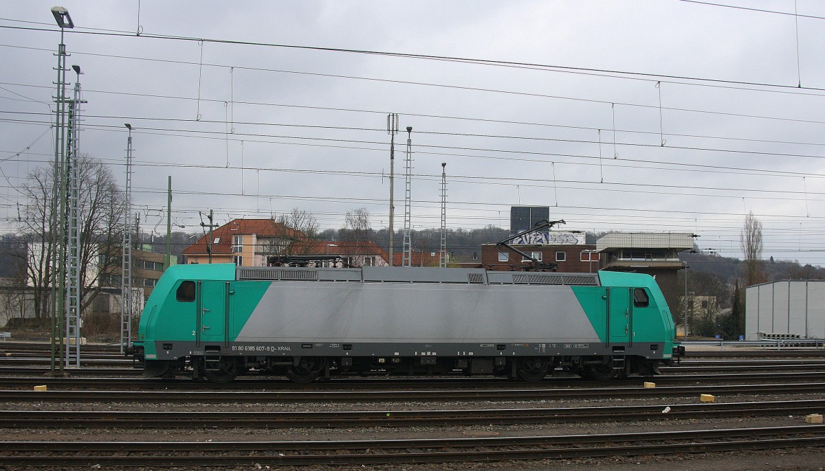 185 607-9 der LTE rangiert in Aachen-West.
Aufgenommen vom Bahnsteig in Aachen-West. 
Bei Regenwolken am 21.3.2015.