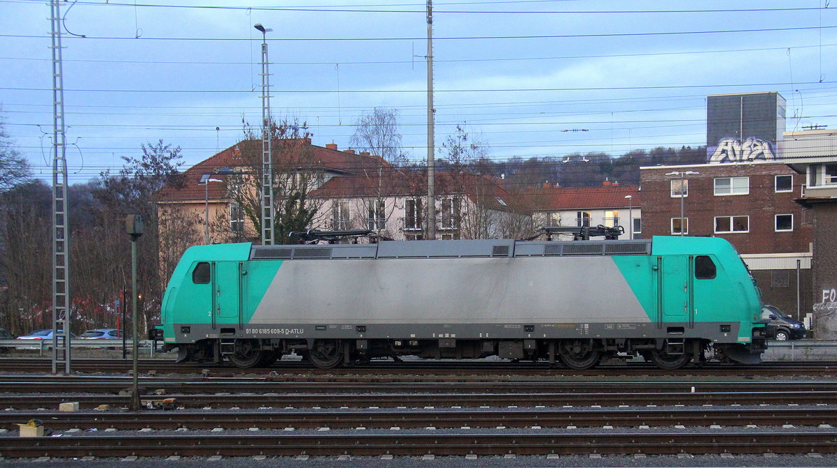 185 609-5 von Crossrail  steht in Aachen-West. 
Aufgenommen vom Bahnsteig in Aachen-West. 
Am Nachmittag vom 18.12.2018.