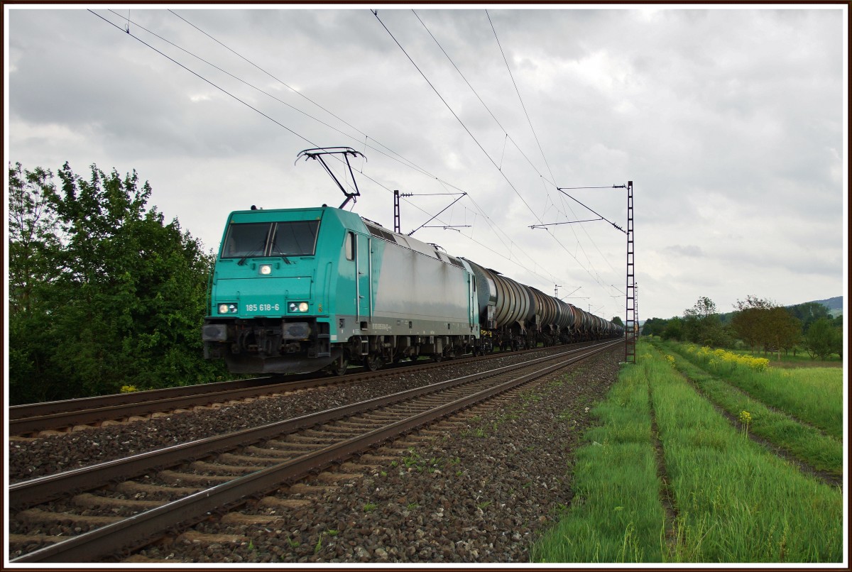 185 618-6 am 08.05.14 mit einen Kesselzug bei Thüngersheim.