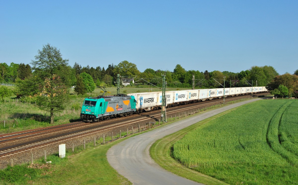 185 619-4 fuhr am 15.05.2015 mit einem Containerzug durch Langwedel in Richtung Bremen.