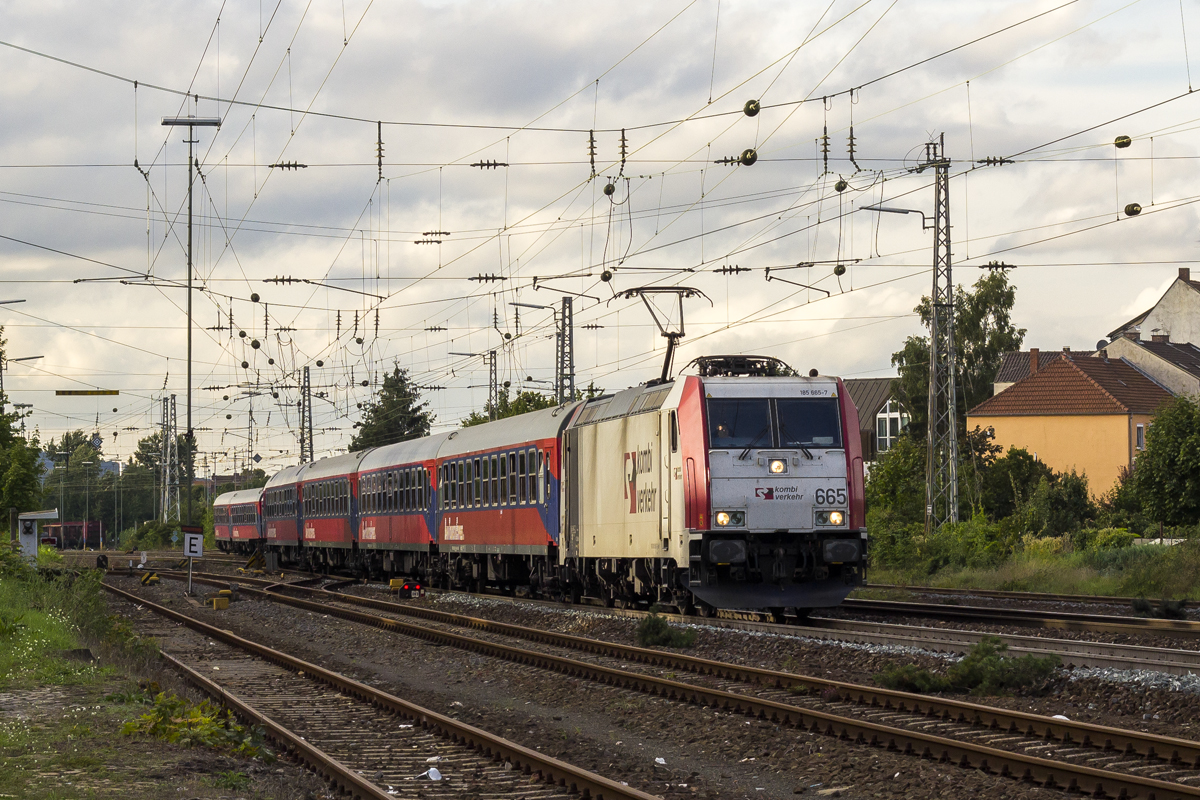 185 665-7 mit einem Sonderzug nach Mnchen verlsst Bamberg (17.09.2013)