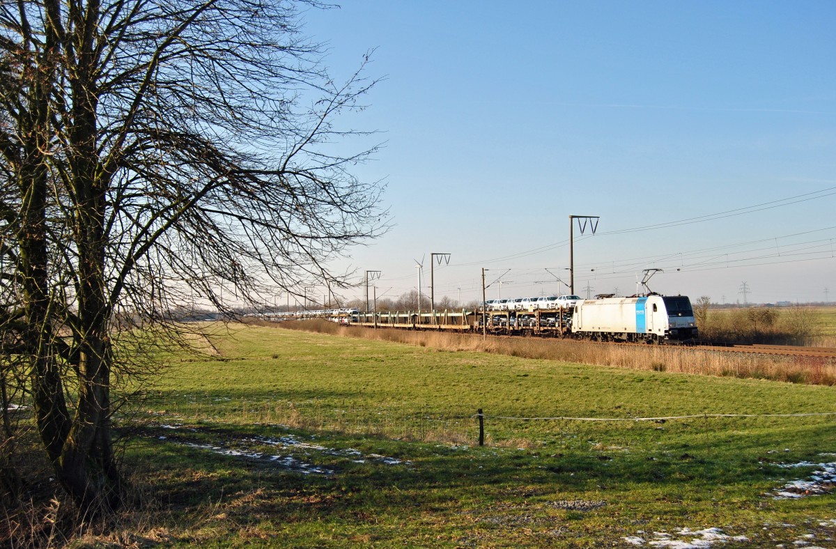 185 677-2 fuhr am 06.02.2015 mit einem ARS-Altmann Zug von Emden nach Bremen, hier bei Petkum.